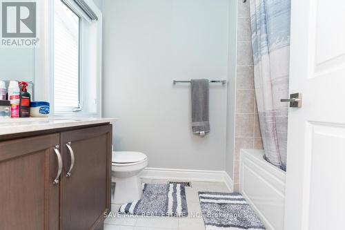 124 Drexler Avenue, Guelph/Eramosa (Rockwood), ON - Indoor Photo Showing Bathroom