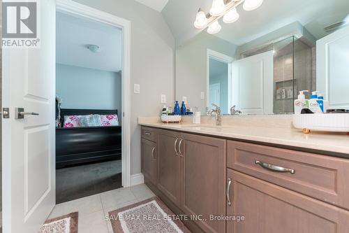 124 Drexler Avenue, Guelph/Eramosa (Rockwood), ON - Indoor Photo Showing Bathroom