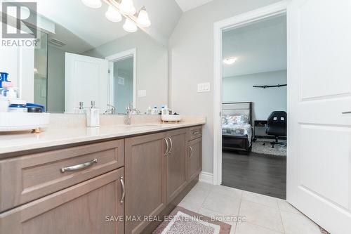 124 Drexler Avenue, Guelph/Eramosa (Rockwood), ON - Indoor Photo Showing Bathroom