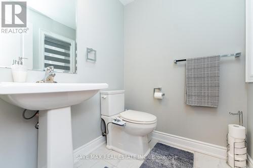 124 Drexler Avenue, Guelph/Eramosa (Rockwood), ON - Indoor Photo Showing Bathroom