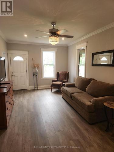 288 Elm Street W, Chatham-Kent (Bothwell), ON - Indoor Photo Showing Living Room