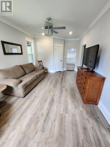 288 Elm Street W, Chatham-Kent (Bothwell), ON - Indoor Photo Showing Living Room