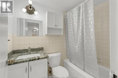 6599 Thornberry, Windsor, ON - Indoor Photo Showing Bathroom