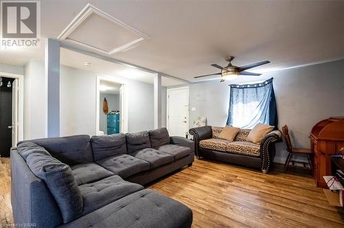 94 Cedar Street, Cambridge, ON - Indoor Photo Showing Living Room