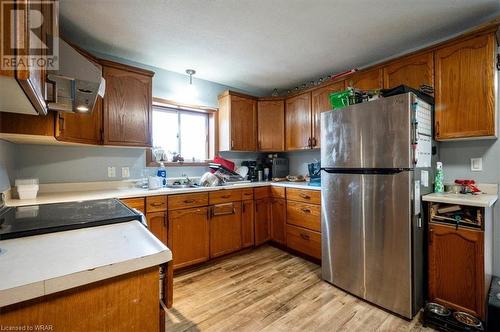 94 Cedar Street, Cambridge, ON - Indoor Photo Showing Kitchen With Double Sink