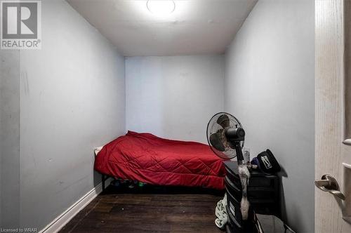 94 Cedar Street, Cambridge, ON - Indoor Photo Showing Bedroom