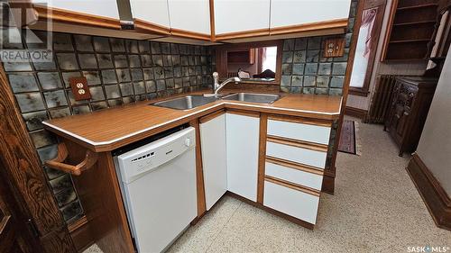 109 Lorne Street E, Swift Current, SK - Indoor Photo Showing Kitchen With Double Sink