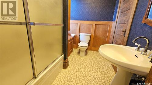 109 Lorne Street E, Swift Current, SK - Indoor Photo Showing Bathroom