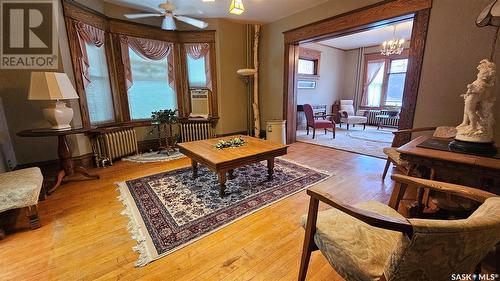 109 Lorne Street E, Swift Current, SK - Indoor Photo Showing Living Room