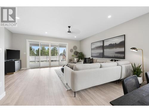 1927 Pineridge Mountain Run, Invermere, BC - Indoor Photo Showing Living Room