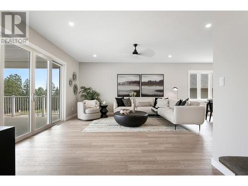 1927 Pineridge Mountain Run, Invermere, BC - Indoor Photo Showing Living Room