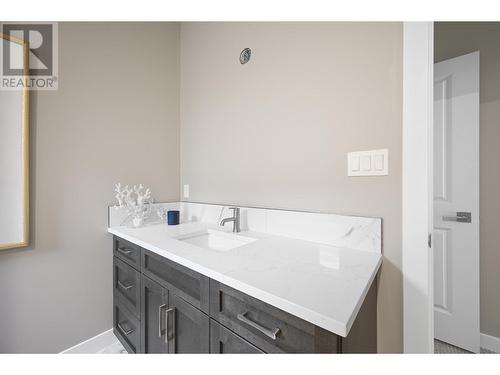 1744 Pine Ridge Mountain  Trail, Invermere, BC - Indoor Photo Showing Bathroom