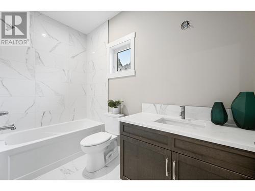 1744 Pine Ridge Mountain  Trail, Invermere, BC - Indoor Photo Showing Bathroom