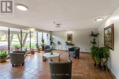 808 - 301 Prudential Drive, Toronto (Dorset Park), ON - Indoor Photo Showing Living Room