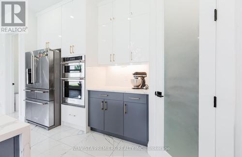 42 Poole Crescent, Middlesex Centre (Komoka), ON - Indoor Photo Showing Kitchen