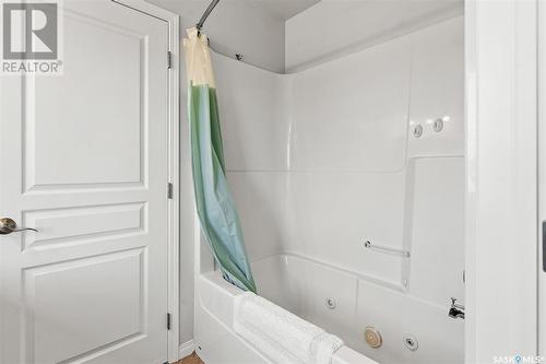 110 Ashworth Crescent, Saskatoon, SK - Indoor Photo Showing Bathroom