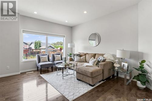 110 Ashworth Crescent, Saskatoon, SK - Indoor Photo Showing Living Room