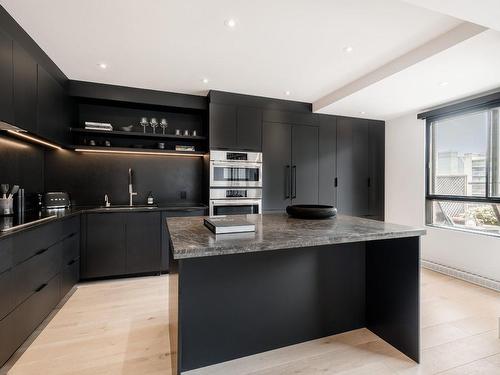 Kitchen - 505-1515 Av. Du Docteur-Penfield, Montréal (Ville-Marie), QC - Indoor Photo Showing Kitchen With Upgraded Kitchen