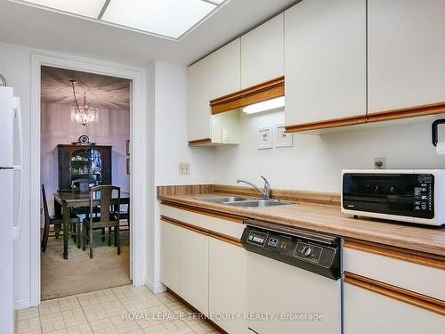 802-40 Richview Rd, Toronto, ON - Indoor Photo Showing Kitchen With Double Sink