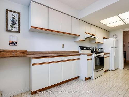 802-40 Richview Rd, Toronto, ON - Indoor Photo Showing Kitchen