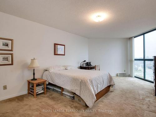 802-40 Richview Rd, Toronto, ON - Indoor Photo Showing Bedroom