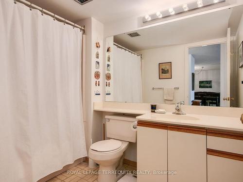 802-40 Richview Rd, Toronto, ON - Indoor Photo Showing Bathroom