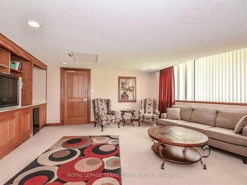 802-40 Richview Rd, Toronto, ON - Indoor Photo Showing Living Room