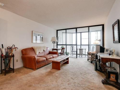 802-40 Richview Rd, Toronto, ON - Indoor Photo Showing Living Room