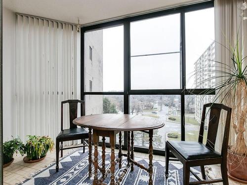 802-40 Richview Rd, Toronto, ON - Indoor Photo Showing Dining Room