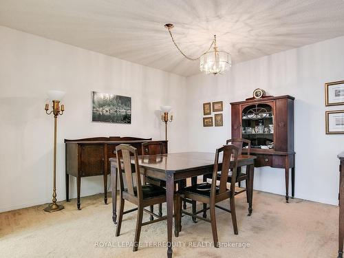 802-40 Richview Rd, Toronto, ON - Indoor Photo Showing Dining Room