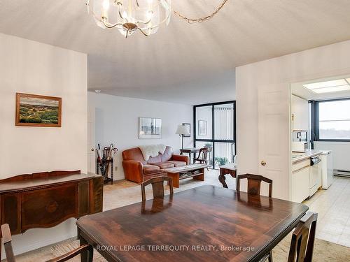 802-40 Richview Rd, Toronto, ON - Indoor Photo Showing Dining Room