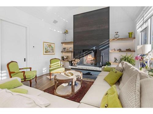 Salon - 555 Allée Royale, Mont-Tremblant, QC - Indoor Photo Showing Living Room With Fireplace