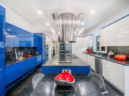 65 Charles St, Vaughan, ON - Indoor Photo Showing Kitchen