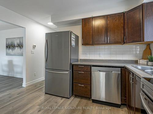 901 Lawson Rd N, London, ON - Indoor Photo Showing Kitchen With Double Sink