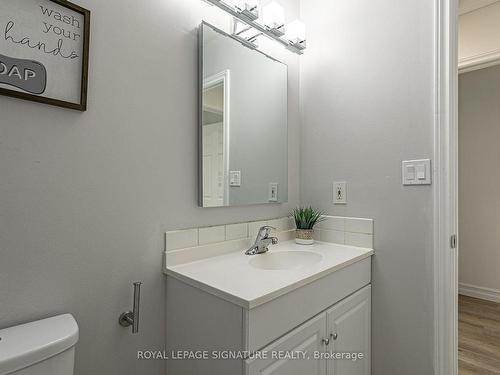 901 Lawson Rd N, London, ON - Indoor Photo Showing Bathroom