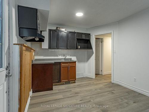 901 Lawson Rd N, London, ON - Indoor Photo Showing Kitchen