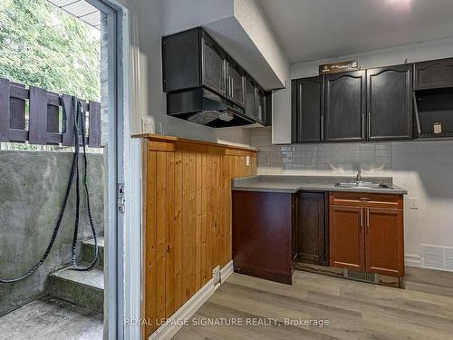 901 Lawson Rd N, London, ON - Indoor Photo Showing Kitchen With Double Sink