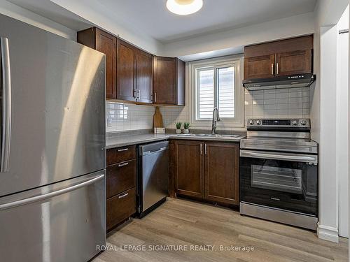 901 Lawson Rd N, London, ON - Indoor Photo Showing Kitchen With Double Sink