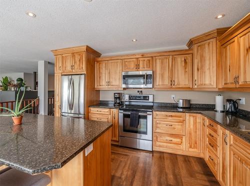 1020 Morningstar Road, Oliver, BC - Indoor Photo Showing Kitchen With Double Sink