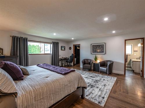 1020 Morningstar Road, Oliver, BC - Indoor Photo Showing Bedroom