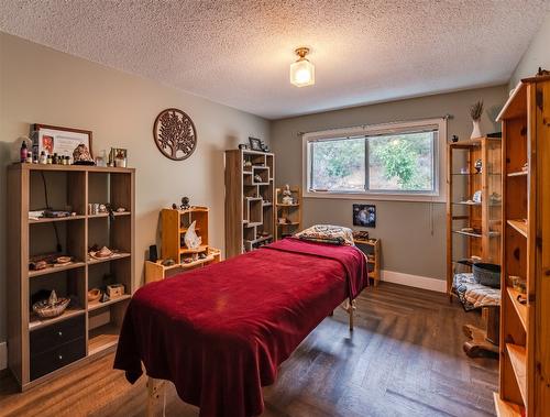 1020 Morningstar Road, Oliver, BC - Indoor Photo Showing Bedroom