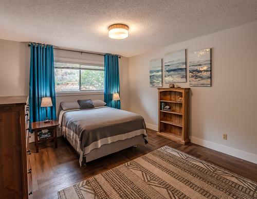 1020 Morningstar Road, Oliver, BC - Indoor Photo Showing Bedroom