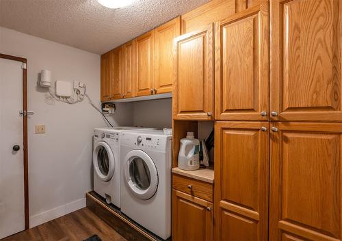 1020 Morningstar Road, Oliver, BC - Indoor Photo Showing Laundry Room