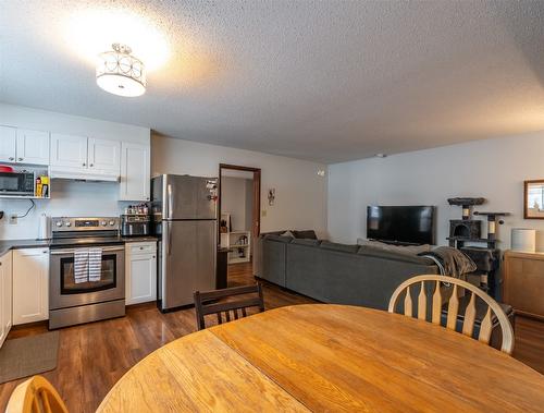 1020 Morningstar Road, Oliver, BC - Indoor Photo Showing Kitchen