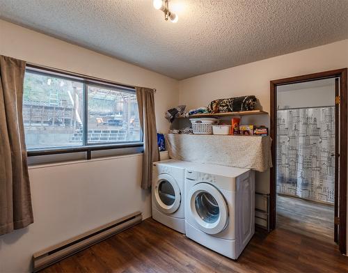 1020 Morningstar Road, Oliver, BC - Indoor Photo Showing Laundry Room