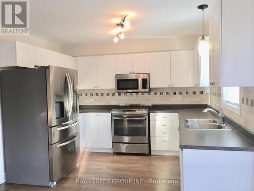 28 Shalom Way, Barrie, ON - Indoor Photo Showing Kitchen With Double Sink