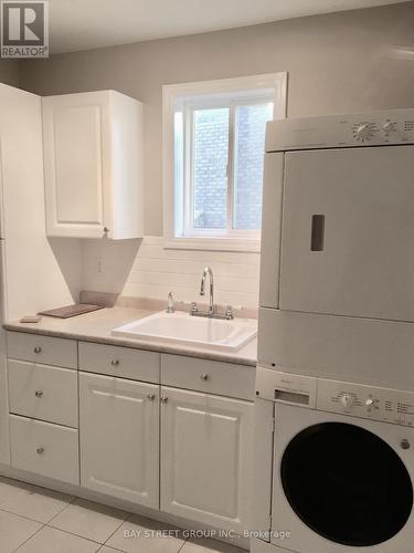 28 Shalom Way, Barrie, ON - Indoor Photo Showing Laundry Room