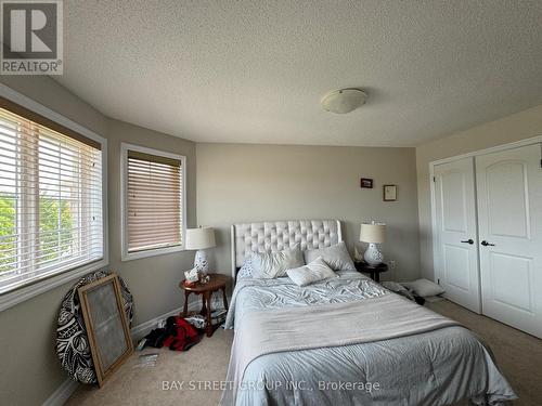 28 Shalom Way, Barrie, ON - Indoor Photo Showing Bedroom