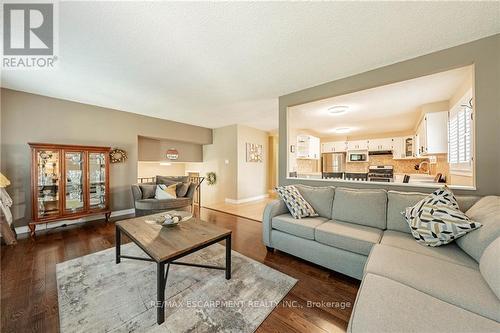 83 Forestgate Drive, Hamilton (Fessenden), ON - Indoor Photo Showing Living Room