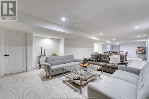 566 Lily Mac, Windsor, ON - Indoor Photo Showing Living Room